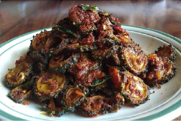 ஆரோக்கியத்தை அள்ளி தரும் பாகற்காய் பொரியல்... கசப்பே இல்லாமல் எப்படி செய்வது? | Bitter Gourd Fry Recipe And Health Benefits ஆரோக்கியத்தை அள்ளி தரும் பாகற்காய் பொரியல்... கசப்பே இல்லாமல் எப்படி செய்வது? | Bitter Gourd Fry Recipe And Health Benefits