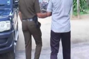 நீதிமன்றுக்கு வந்தவர் கைது -சோதனையில் சிக்கிய பொருள்