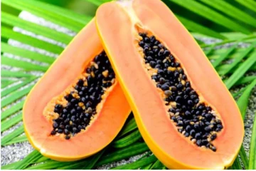 பப்பாளியின் பக்கவிளைவுகள் என்ன? யாரெல்லாம் அதிகமாக சாப்பிடக்கூடாது