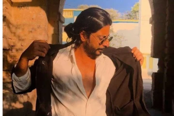 இந்த போட்டோவில் இருப்பது ஷாருக் கான் இல்லையா! அச்சு அசல் அவரை போலவே இருக்கும் நபர்