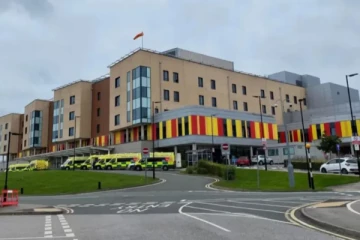 38 நோயாளிகளிடம் அத்துமீறிய பிரித்தானிய மருத்துவர்; அதிர்ச்சியை உருவாக்கியுள்ள தகவல்