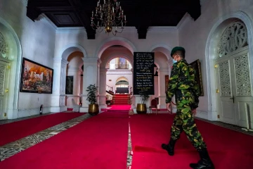 விசேட அதிரடிப்படையினரின் வசமானது ஜனாதிபதி மாளிகை(Photos)