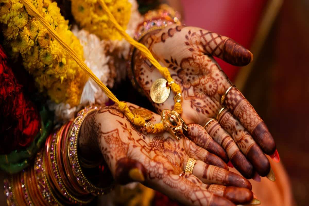 ஒரு நொடியில் மாறிய ஹனிமூன் கனவு ; புதுமணப்பெண்ணுக்கு நேர்ந்த கதி | Horror Befalls A Newlywed Bride On Her Honeymoon ஒரு நொடியில் மாறிய ஹனிமூன் கனவு ; புதுமணப்பெண்ணுக்கு நேர்ந்த கதி | Horror Befalls A Newlywed Bride On Her Honeymoon
