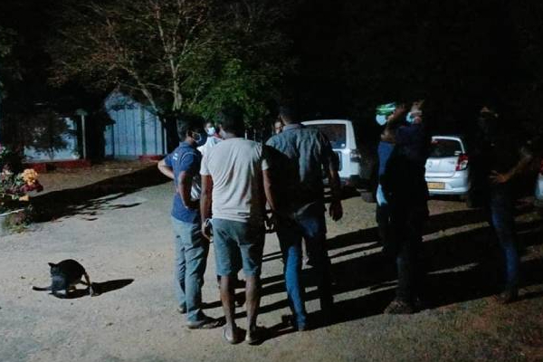 இரவுவேளை ஊடகவியலாளரின் வீட்டின் மீது தாக்குதல் நடத்திய இனம் தெரியாத குழு! | Unidentified Group Raided Journalist S House