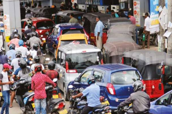 இலங்கையில் மீண்டும் வரிசை அபாயமா? அமைச்சர் வெளியிட்ட பகீர் தகவல் | Electricity Prices Increase Fuel Line Sri Lanka