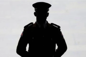 අවන්හලක ආරවුලකින් පසු මුදල් කොල්ලකෑ හිටපු පොලිස් නිලධාරීන් දෙදෙනාට සහ සිවිල් වැසියාට බරපතළ වැඩ සහිත සිරදඬුවම්!