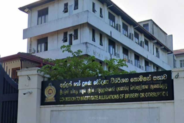 அரசியல் வாதிகள் -அதிகாரிகள் 100 பேருக்கு வெளிநாட்டு பயணத் தடை | Commission To Investigate Allegations Of Bribery அரசியல் வாதிகள் -அதிகாரிகள் 100 பேருக்கு வெளிநாட்டு பயணத் தடை | Commission To Investigate Allegations Of Bribery