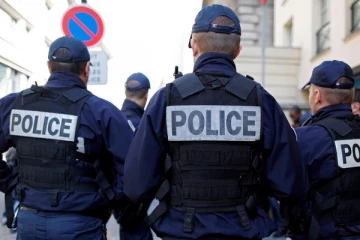 பிரான்சில் பொலிஸ் மீது கத்திக்குத்து தாக்குதல்!