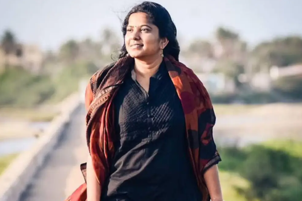 வெளிநாட்டில் வசிக்கும் தமிழ்ப்பெண்ணுக்கு விடாது கருப்பாய் தொடரும் சர்ச்சை! நீதிமன்றம் அதிரடி உத்தரவு | Leena Manimekalai Problems