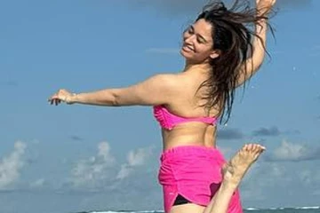 தமன்னா மாலத்தீவு கடற்கரையில் நீச்சல் உடை புகைப்படங்கள்