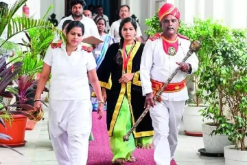 லிப்ஸ்டிக் பூசிக் கொண்டு வளம் வந்த மேயரின் தபேதார் - டிரான்ஸ்பர் செய்த மாநகராட்சி?