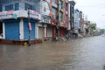 பெருவெள்ளத்தில் மொத்தமாக மூழ்கிய வட இந்தியா: அதிகரிக்கும் இறப்பு எண்ணிக்கை