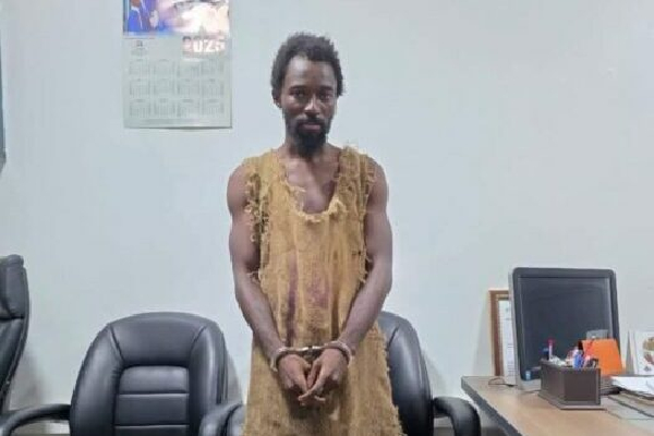 உலகம் அழியப்போவதாக கதைவிட்ட போலி தீர்க்கதரிசி கைது | A Prophet From Ghana Has Been Arrested உலகம் அழியப்போவதாக கதைவிட்ட போலி தீர்க்கதரிசி கைது | A Prophet From Ghana Has Been Arrested