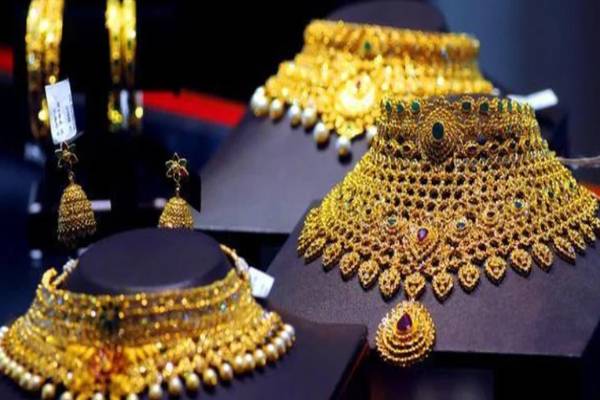 உலக சந்தையில் பதற்றத்தை ஏற்படுத்திய தங்கத்தின் திடீர் சரிவு! இலங்கையில் ஏற்பட்ட மாற்றம் | Gold Prices Hit Historic Highs Globally