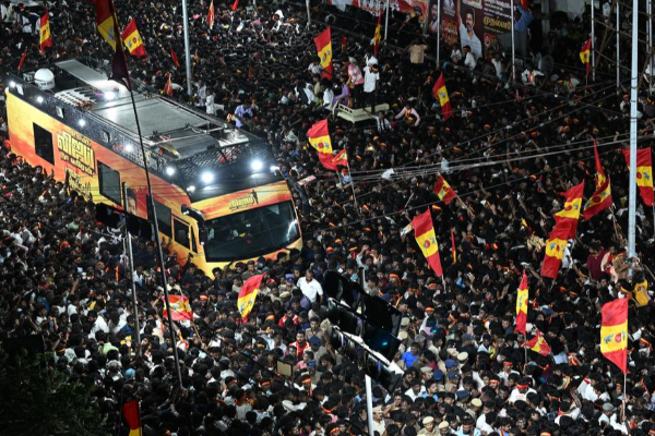 சிறப்பு விமானத்தில் டெல்லி செல்லும் விஜய்.. அதிகாரிகளிடம் தவெக முன்வைத்துள்ள கோரிக்கை | Tvk Demanded Delhi Police Security To Vijay Cbi