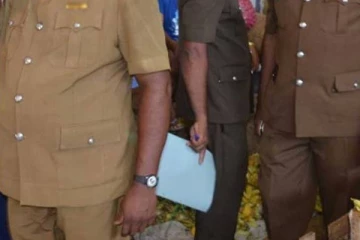 யாழில் பொதுச்சுகாதார பரிசோதகர்களை பூட்டி வைத்த இருவருக்கு நேர்ந்த கதி!