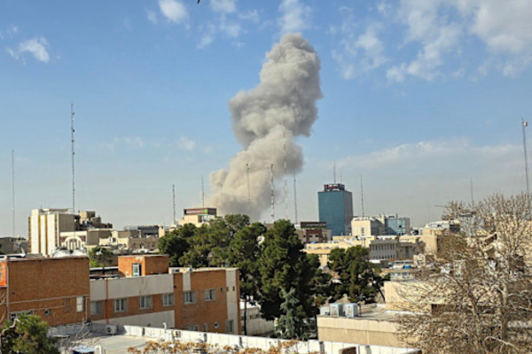 பதில் தாக்குதலை ஆரம்பித்துள்ள ஈரான்.. இஸ்ரேலை நோக்கி அடுத்தடுத்து ஏவப்படும் ஏவுகணைகள்! | Us Israel Launch Attack On Iran Explosions Tehran பதில் தாக்குதலை ஆரம்பித்துள்ள ஈரான்.. இஸ்ரேலை நோக்கி அடுத்தடுத்து ஏவப்படும் ஏவுகணைகள்! | Us Israel Launch Attack On Iran Explosions Tehran