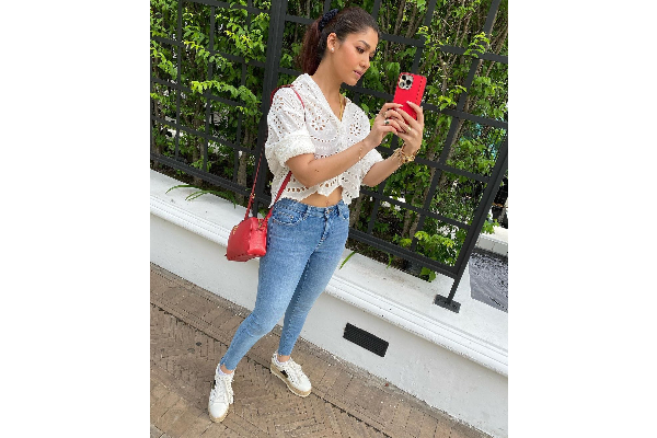 நயன்தாராவின் லேட்டஸ்ட் மார்டன் லுக் ! விக்னேஷ் சிவன் எடுத்த போட்டோஸ்-க்கு குவியும் லைக்ஸ்.. | Vignesh Shivan And Nayanthara Latest Photos