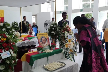 சம்பந்தனின் புகழுடலுக்கு யாழில் பலரும் அஞ்சலி