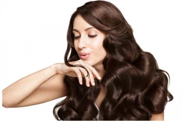 பொடுகு தொல்லையால் அவதிப்படுகிறீர்களா? வீட்டில் இருக்கும் இந்த பொருட்கள் போதும்