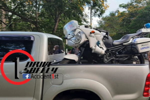 ට්රැෆික් OIC රිය අනතුරක(PHOTOS) | Ampara Traffic Oic Accident ට්රැෆික් OIC රිය අනතුරක(PHOTOS) | Ampara Traffic Oic Accident