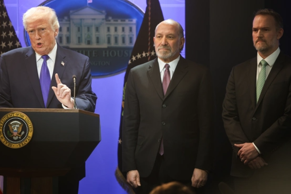 உலக நாடுகளுக்கு அடுத்த அதிர்ச்சி : உச்சநீதிமன்ற தீர்ப்பை அடுத்து அதிரடியாக ட்ரம்ப் விதித்த கூடுதல் வரி | Trump Announces New 10 Global Tariff