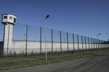 பயங்கர குற்றவாளிகளை உச்சகட்ட பாதுகாப்புச் சிறைக்கு மாற்றிய பிரான்ஸ்