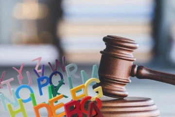 சில நீதிமன்றங்களில் பதிவுகளை பேண ஆங்கில மொழியை பயன்படுத்துவது குறித்து பரிசீலனை