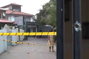 වෙඩි වරුසාවක් තියපු බටුවත්තේ චාමරගේ බිරිඳගේ නිවස දැන් වැඩිහිටි නිවාසයක් - වෙඩිතබන විටත් වැඩිහිටියන් 9ක් ඇතුළේ[UPDATE]