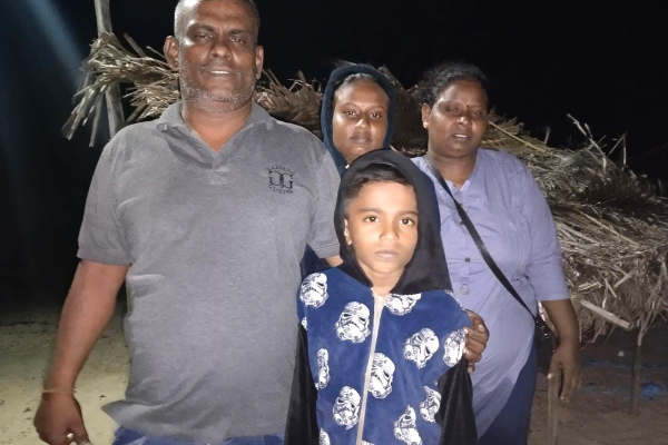 இலங்கையர்கள் நால்வர் அகதிகளாக தனுஸ்கோடியில் தஞ்சம் (படம்) | Sri Lankans Took Refuge In Thanuskodi