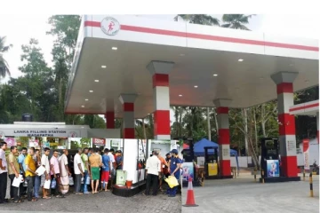 අද පෙට්රල් සහ ඩීසල් ලබා ගත හැකි පිරවුම්හල් ලැයිස්තුව නිකුත් කෙරේ..වැඩි විස්තර මෙතනින් බලන්න..