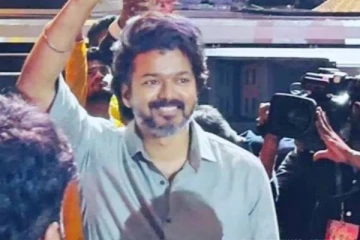 விஜய்யை புகழ்ந்து அஜித்தை கேவலப்படுத்தும் தளபதி ரசிகர்கள்.. சண்டையை மூட்டிவிடும் ப்ளூ சட்டை..