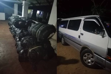 இராணுவ புலனாய்வு பிரிவினரிடமிருந்து தப்பியோடிய கடத்தல்காரர்கள்(Photos)