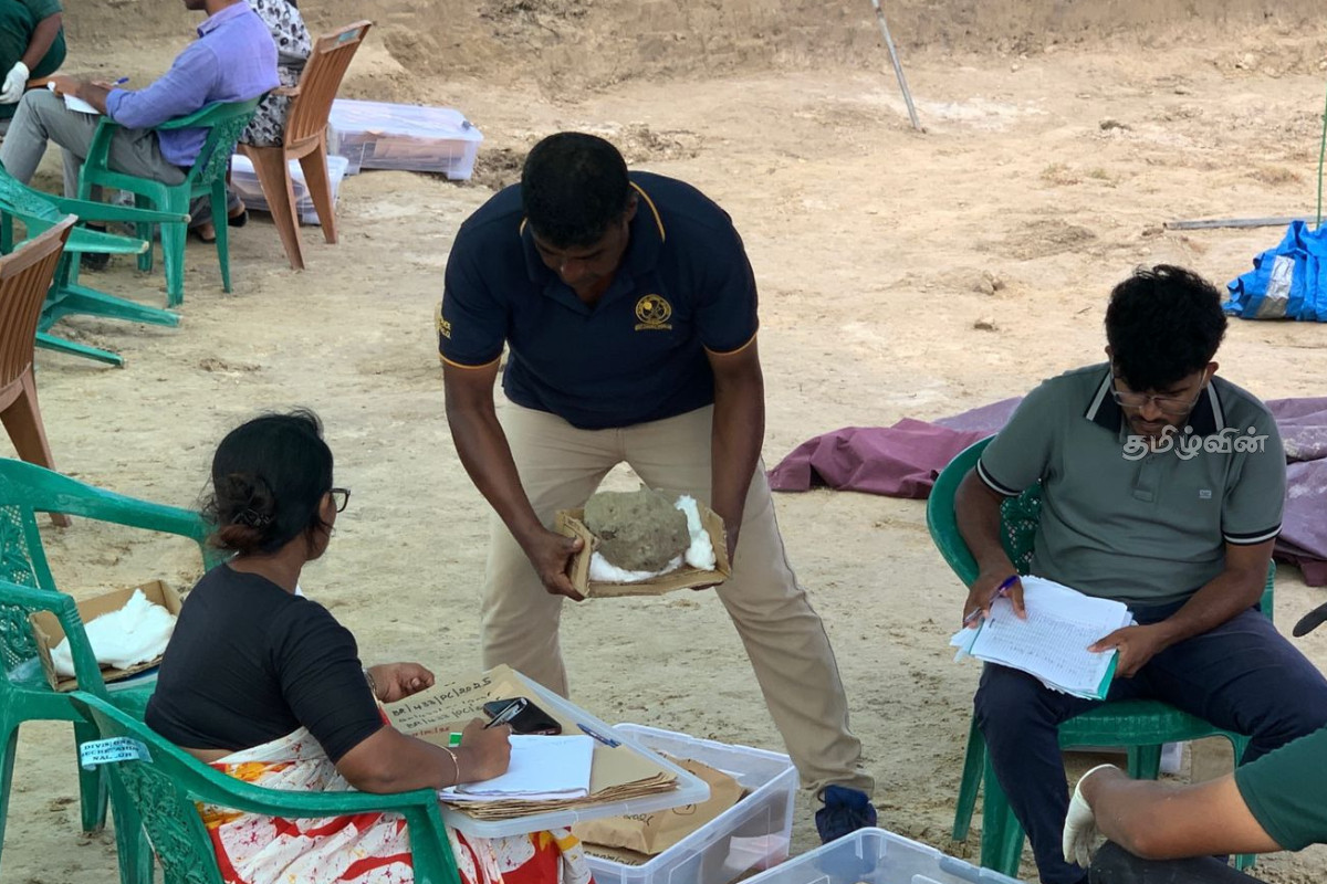 செம்மணியில் இன்று 12 மனித என்புக்கூடுகள் அடையாளம் | 12 Human Skeletons Identified In Semmani Today செம்மணியில் இன்று 12 மனித என்புக்கூடுகள் அடையாளம் | 12 Human Skeletons Identified In Semmani Today