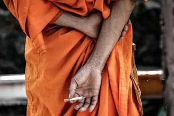 பௌத்த பிக்குவின் மோசமான செயல் அம்பலம் - சீரழிந்த சிறுவர்கள்