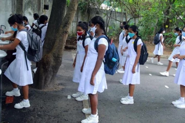 பாடசாலைகளில் கொரோனா கொத்தணி உருவாகும் அபாயம்?  பெற்றோரிடம் விடுக்கப்பட்ட கோரிக்கை