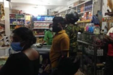 யாழில் பிரபல பல்பொருள் அங்காடி மீது கண்முடித்தனமாக தாக்குதல் நடத்திய வாள்வெட்டு கும்பல்!