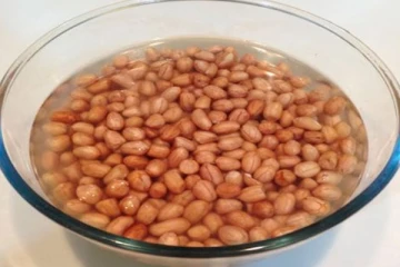 வேர்க்கடலையை ஊறவைத்து சாப்பிட்டு வந்தால் என்ன நடக்கும் தெரியுமா? நன்மைகளோ ஏராளம்