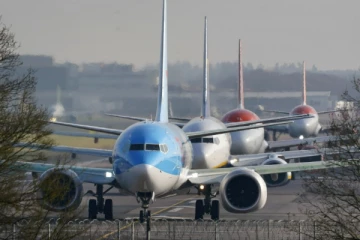 இங்கிலாந்து விமான நிலையங்களில் பெரும் குழப்பம் ; 150 க்கும் மேற்பட்ட விமானங்கள் ரத்து