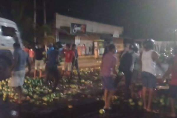 கல்முனையில் பரபரப்பு: இடம்பெற்ற பயங்கர விபத்து | Kalmunai Riots Accident Took Place A While Ago கல்முனையில் பரபரப்பு: இடம்பெற்ற பயங்கர விபத்து | Kalmunai Riots Accident Took Place A While Ago