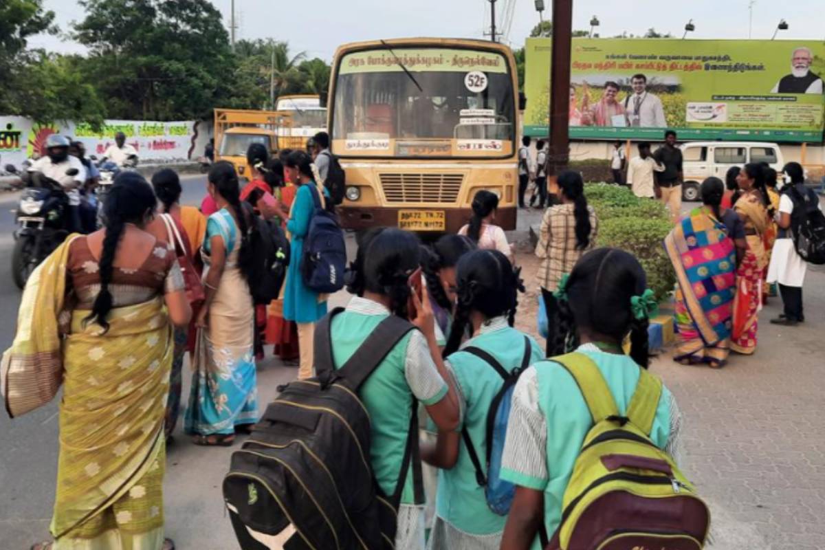 பேருந்தில் மாணவர்கள் சீருடையுடன் கட்டணமில்லாமல் பயணிக்கலாம் | Free Bus Travel For Tn School Students In Uniform