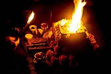 பேயை விரட்ட பூசாரிகளை வீட்டிற்கு அழைத்த மனைவி ; சம்பவம் செய்த கணவர் ; பறிபோன உயிர்கள்