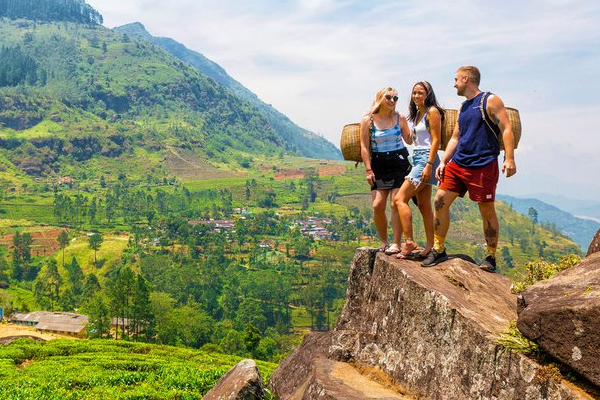 மகிழ்ச்சியை ஏற்படுத்திய சுற்றுலாப் பயணிகளின் வருகை! | The Arrival Of Happy Tourists
