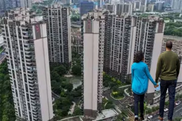 வீடு வாங்கினால் மனைவி இலவசம் : சர்ச்சை விளம்பரத்தால் வந்த ஆபத்து