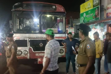 வவுனியாவில் அரச பேருந்து மீது தாக்குதல்: சந்தேகநபர்கள் தப்பியோட்டம் (Photos)