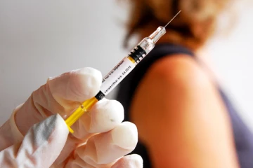 உலகில் தடுப்பூசி அதிகம் போட்டுக்கொண்டதில் சாதனை படைத்த நாடு