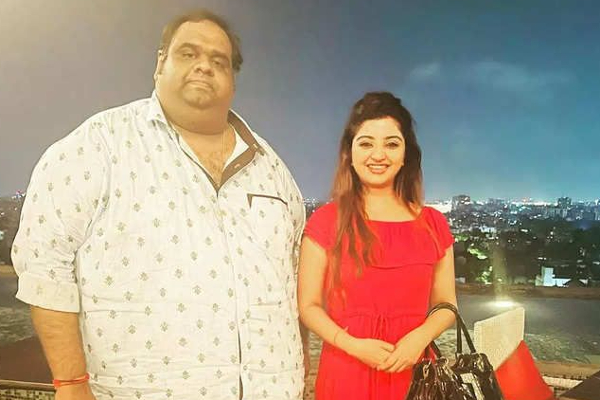 மனைவி மகாலட்சுமிக்கு டெலிவரி பாயாக மாறிய ரவீந்தர்.. திருமணம் ஆனா சில நாட்களிலேயே இப்படியா | Ravindhar Given Food To Mahalakshmi