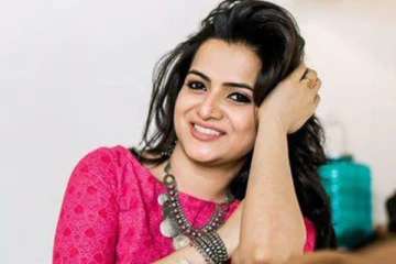 தொகுப்பாளினி டிடி-யின் சொத்து மதிப்பு.. எவ்வளவு தெரியுமா