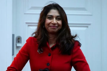 இன்னும் நிறைய பேசவேண்டியிருக்கிறது... சர்ச்சையில் சிக்கி பதவியிழந்த பிரித்தானிய உள்துறைச் செயலர்