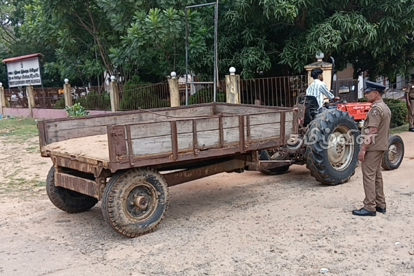 சட்டவிரோத மணல் அகழ்வுக்கு பயன்படுத்தப்பட்ட இயந்திரங்கள் பொலிஸாரால் பறிமுதல் | Illeagal Sand Sailing Police Action Kilinochchi